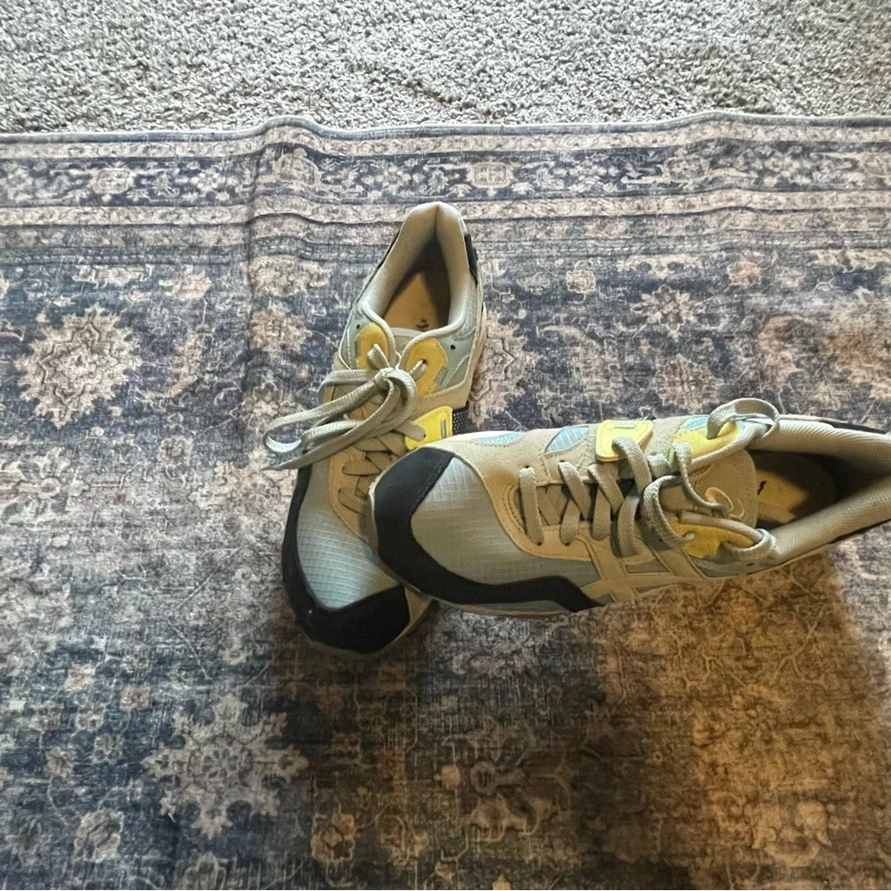 ASICS Gel-MC Plus sneaker in the 'Smoke Blue Lichen Rock' colorway - Picture 2 of 4